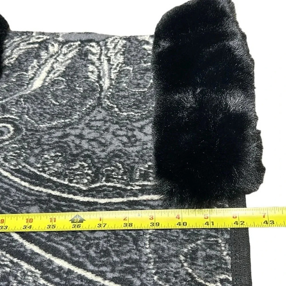 penny lane,open front wrap,shawl,cape,black faux fur trim,fringes,glam,one size - Picture 10 of 15